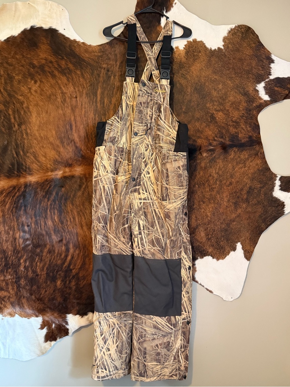 Game hide Hunting Bibs